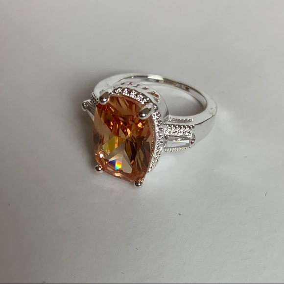 Beautiful Topaz 925 Sterling Ring - Picture 3 of 5
